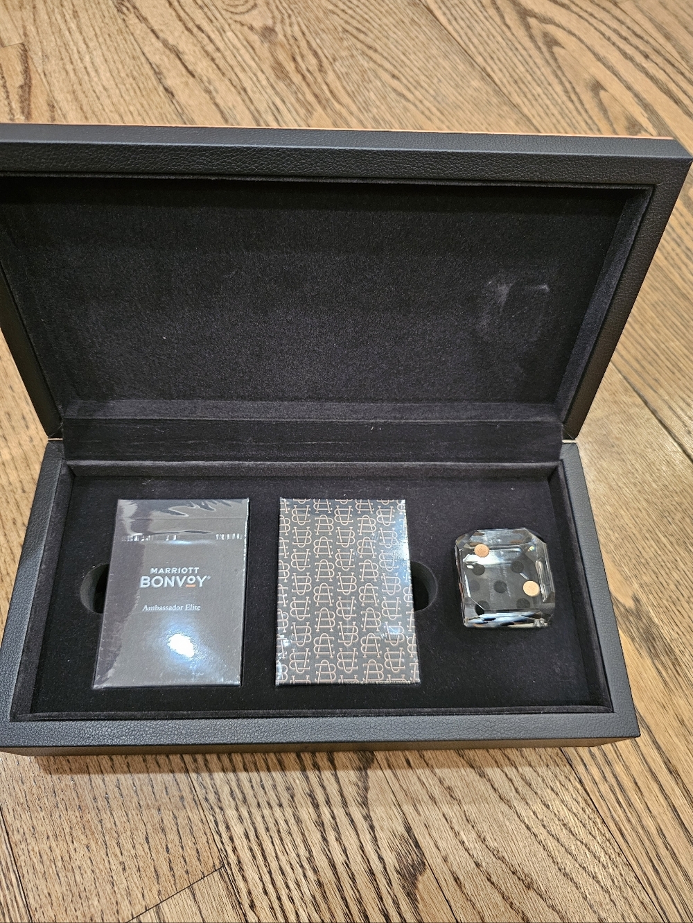 New Marriot Bonvoy Ambassador Elite Black Embossed Leather CardBox with  Cards